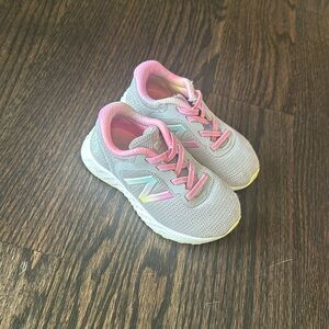 New Balance baby girls shoes, size 7, GUC